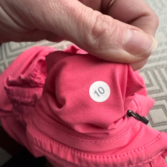 EUC Lululemon 10 Tracker Shorts Pink - Picture 10 of 10